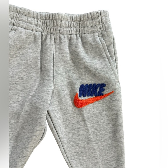 *New* Nike Gray Hooded Sweatshirt and Jogger Pants Set Boys Size 2T - Picture 5 of 7